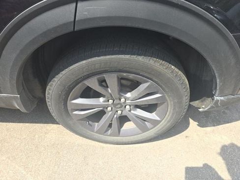 Used 2024 Ford Explorer XLT w/ Equipment Group 202A AWD/4WD image 18