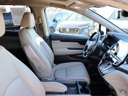 Certified 2024 Honda Odyssey Touring image 8