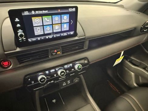 Used 2025 Honda Pilot TrailSport image 19