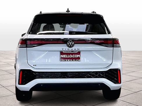 New 2026 Volkswagen Tiguan SE R-Line image 6