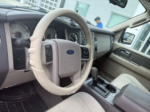 Used 2014 Ford Expedition XLT image 9