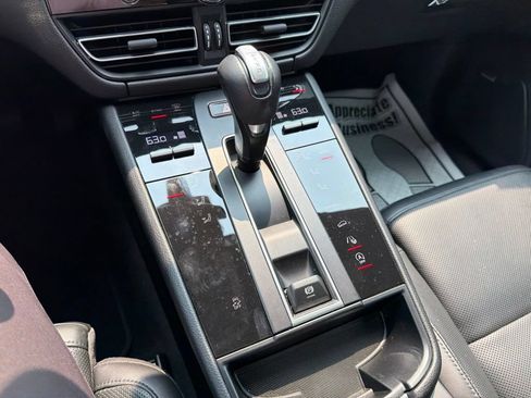 Used 2023 Porsche Macan Turbo AWD/4WD image 13