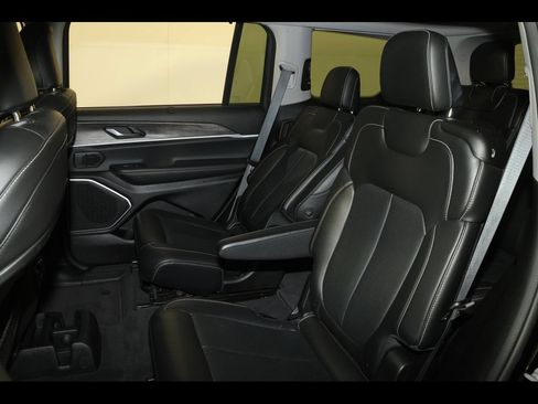Used 2022 Jeep Grand Cherokee L Limited w/ Luxury Tech Group II AWD/4WD image 18