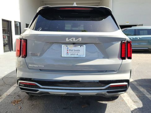 Certified 2023 Kia Sorento EX w/ Panoramic Sunroof Package FWD image 5