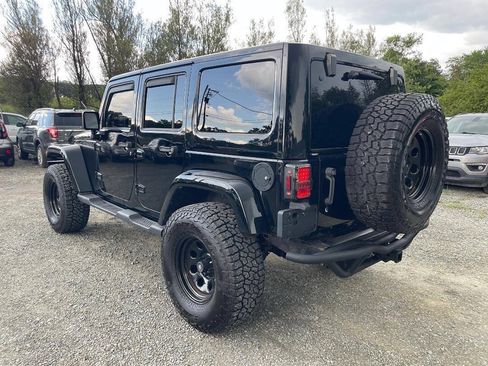 Used 2011 Jeep Wrangler Unlimited Sahara w/ Dual Top Group AWD/4WD image 7