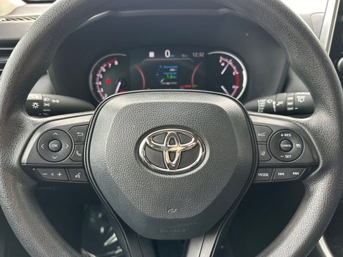 Used 2024 Toyota RAV4 XLE FWD image 27