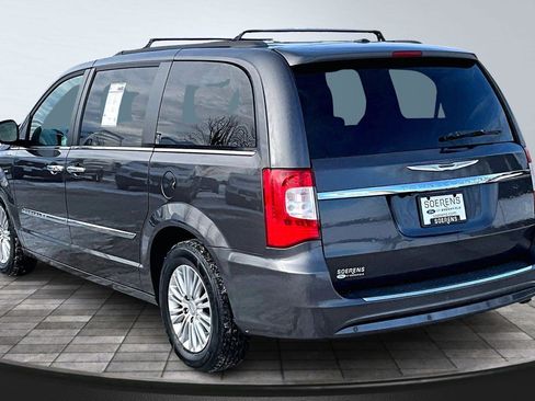 Used 2015 Chrysler Town & Country Touring-L w/ Driver Convenience Group image 4