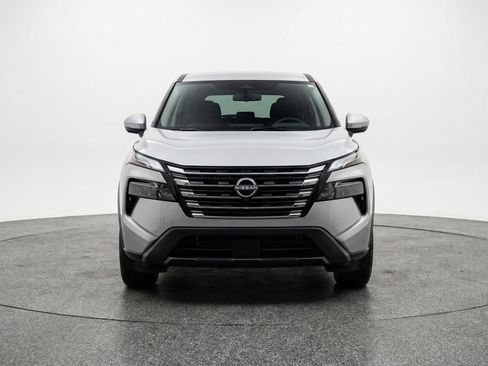 Used 2025 Nissan Rogue SV AWD/4WD image 2