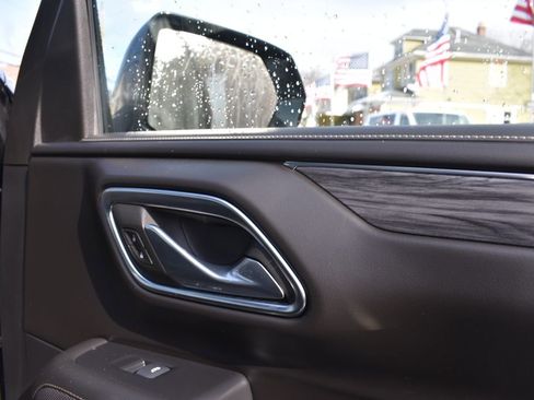 Used 2024 GMC Yukon XL SLT w/ SLT Premium Package image 21