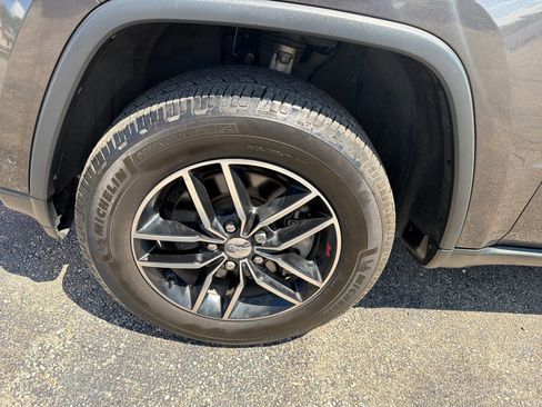 Used 2018 Jeep Grand Cherokee Trailhawk AWD/4WD image 31
