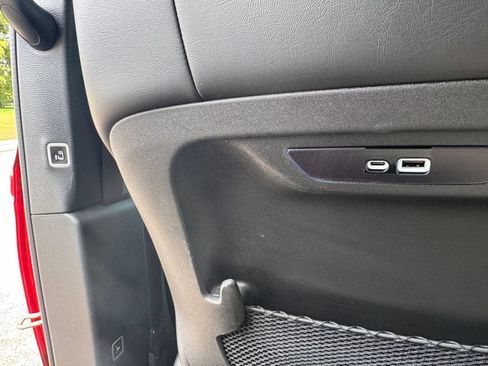 Used 2025 Chrysler Pacifica Select AWD/4WD image 34
