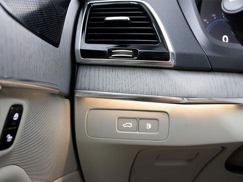 New 2025 Volvo XC90 T8 Plus w/ Protection Package Premier image 24