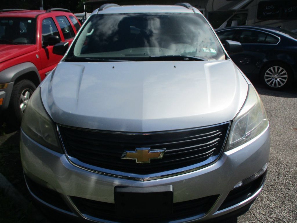 Used 2014 Chevrolet Traverse LS FWD image 2