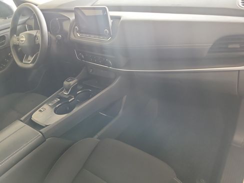 Used 2025 Nissan Rogue S FWD image 16