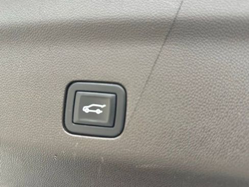 Used 2022 Chevrolet Tahoe Z71 w/ Z71 Off-Road Package image 46