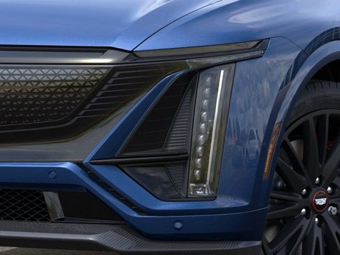 New 2026 Cadillac Lyriq V w/ Exterior Carbon Fiber Package AWD/4WD image 10
