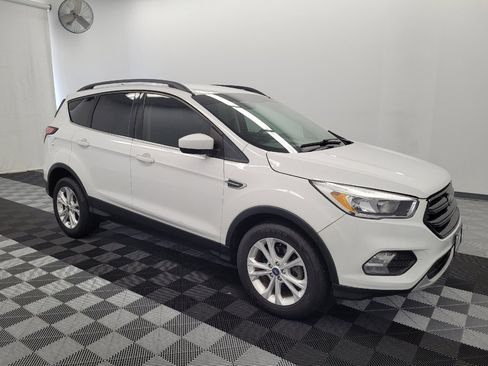 Used 2018 Ford Escape SE w/ SE Sync 3 Package FWD image 11