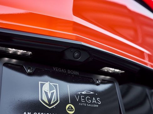 Used 2025 Lamborghini Urus SE image 12