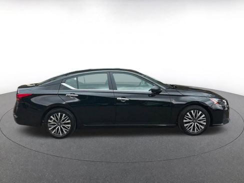 Used 2025 Nissan Altima 2.5 SV FWD image 16