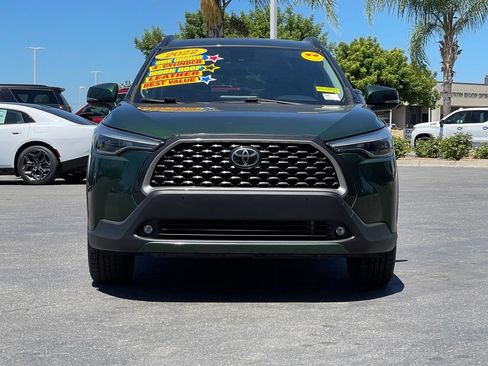 Used 2022 Toyota Corolla Cross XLE w/ Convenience Package FWD image 2