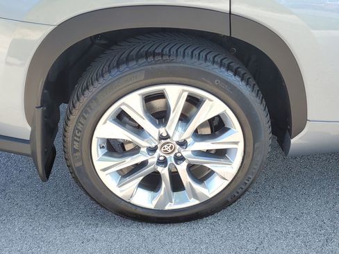Certified 2020 Toyota Highlander Limited AWD/4WD image 5