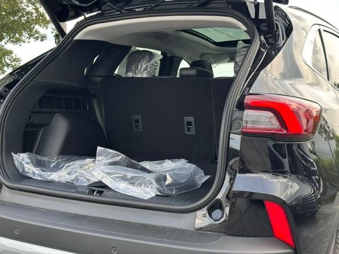 New 2025 Ford Escape SE w/ PHEV Premium Package image 7