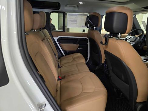 New 2026 Land Rover Defender 110 X-Dynamic SE AWD/4WD image 13