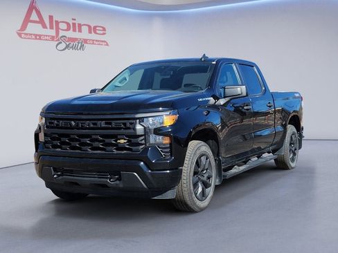 Used 2023 Chevrolet Silverado 1500 Custom image 1