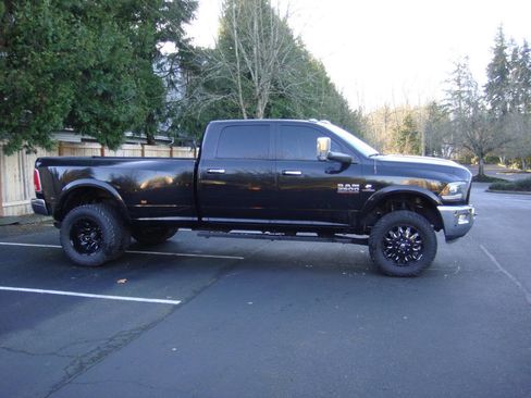 Used 2018 RAM 3500 Laramie w/ Convenience Group image 6