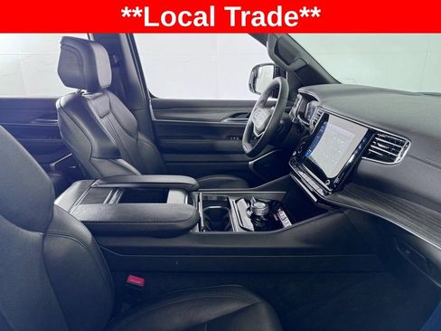 Used 2023 Jeep Wagoneer L Series II image 15