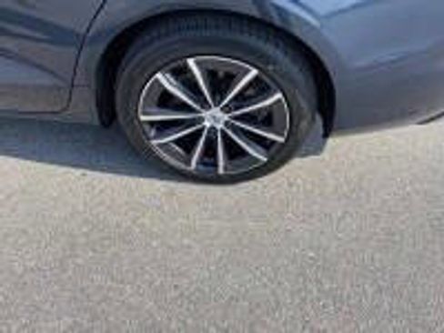 Used 2022 Volvo S60 B5 Inscription image 7