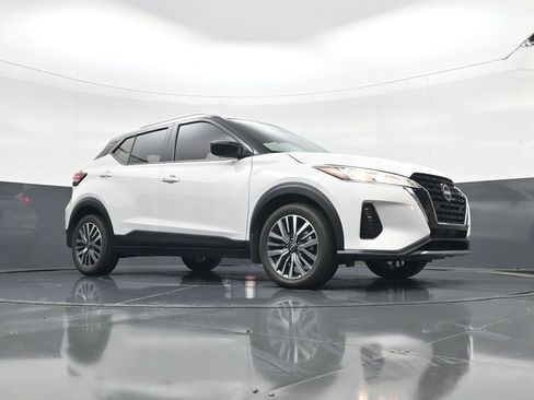 Used 2024 Nissan Kicks SV image 15