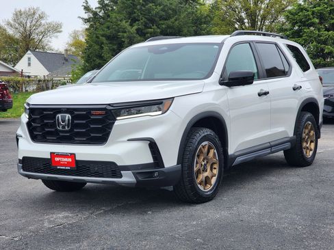 Used 2024 Honda Pilot TrailSport image 3