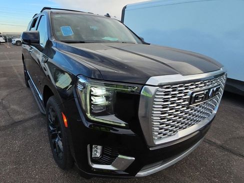 Used 2022 GMC Yukon Denali image 3