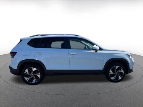 Used 2026 Volkswagen Taos SE AWD/4WD image 13