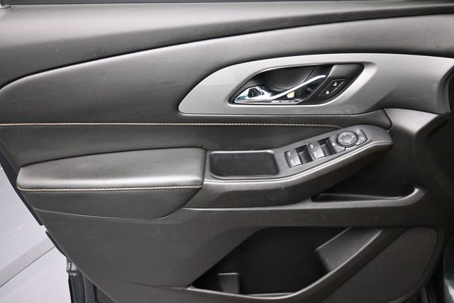 Used 2021 Chevrolet Traverse LT w/ LPO, Blackout Package FWD image 21