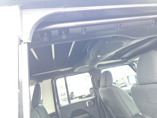 Used 2025 Jeep Wrangler Unlimited Sahara w/ Safety Group AWD/4WD image 50