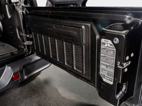 Used 2021 Jeep Wrangler Unlimited Sahara AWD/4WD image 57