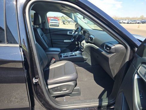 Used 2023 Ford Explorer XLT w/ Equipment Group 202A image 7
