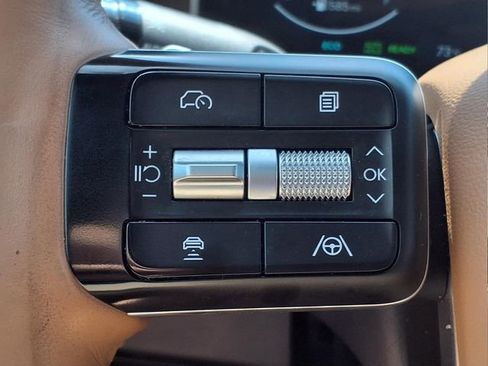 Used 2025 Hyundai Santa Fe Limited AWD/4WD image 21