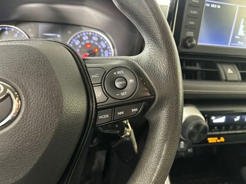 Used 2019 Toyota RAV4 LE image 17