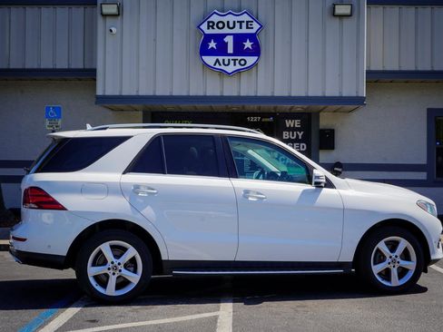 Used 2018 Mercedes-Benz GLE 350 w/ Premium 1 Package image 4