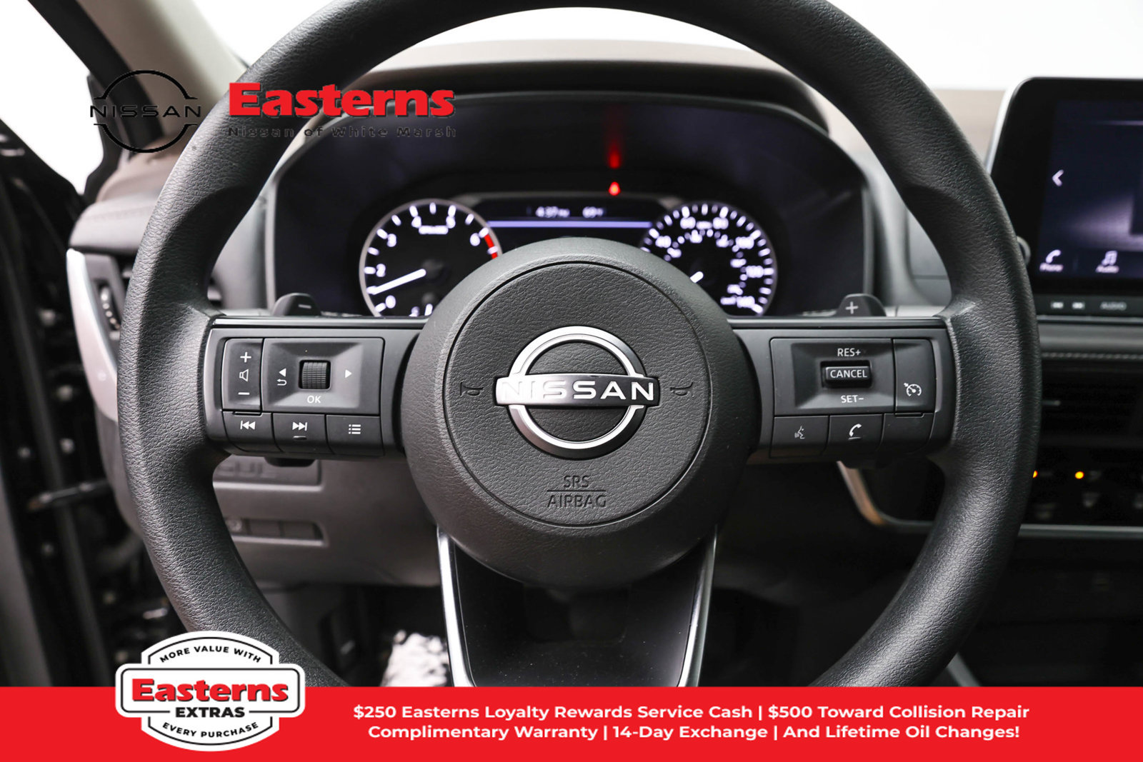 Used 2023 Nissan Rogue S AWD/4WD image 10
