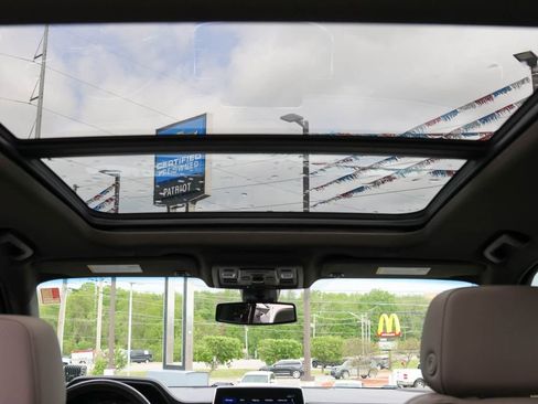 Used 2021 Chevrolet Tahoe Z71 w/ Luxury Package AWD/4WD image 11