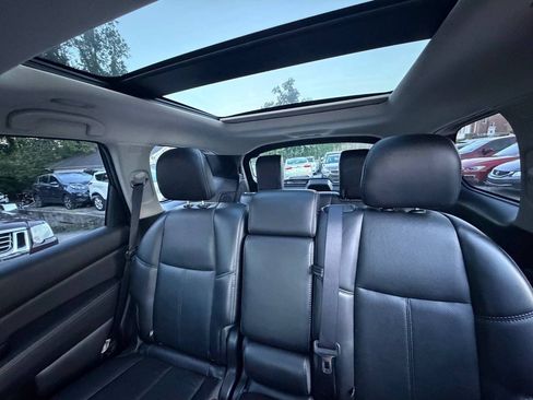 Used 2017 Nissan Pathfinder SL FWD image 16