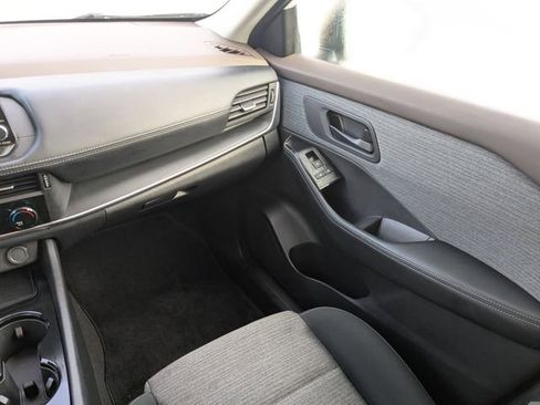 Used 2022 Nissan Rogue S image 23