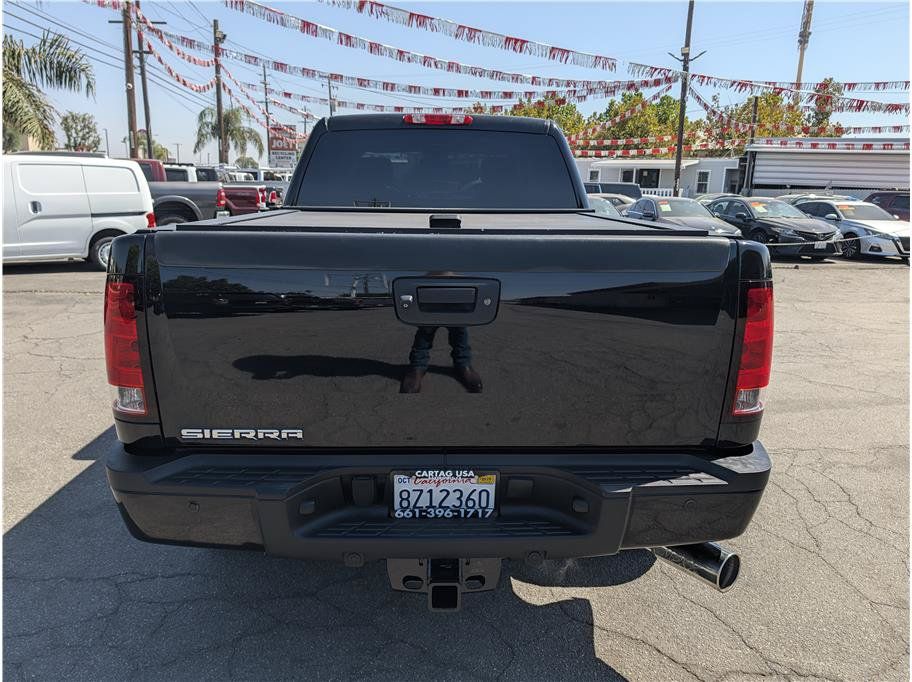 Used 2011 GMC Sierra 2500 Denali w/ Suspension Package, Off-Road AWD/4WD image 11