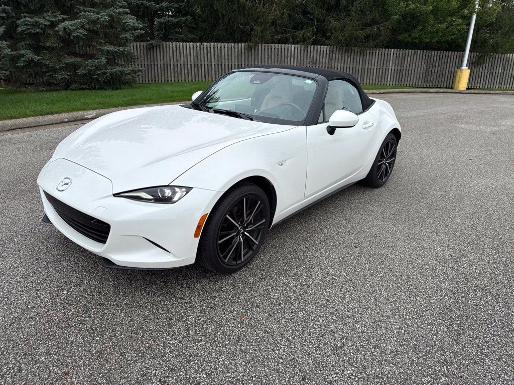 Used 2024 MAZDA MX-5 Miata Grand Touring RWD image 1