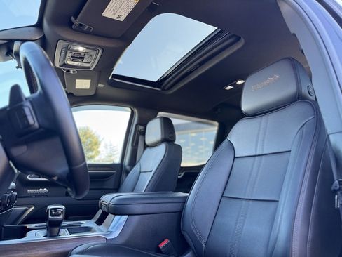 Used 2023 Chevrolet Silverado 1500 High Country w/ High Country Premium Package image 16