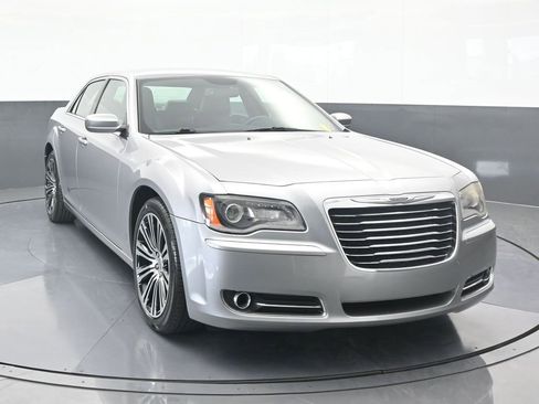 Used 2014 Chrysler 300 S image 9